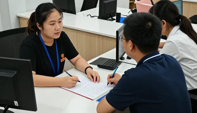 制造业企业如何在包车服务中实现成本控制